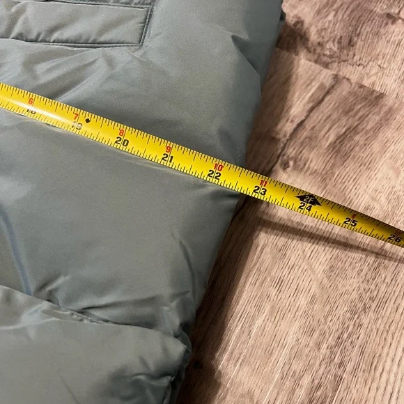 Old Navy Quilted Puffer Vest NWT size L - Picture 7 of 8